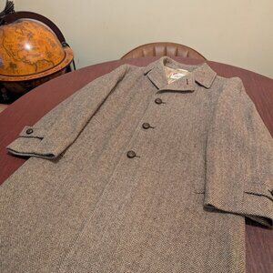 Vintage Croydon Brown and Tan Herrringbone Overcoat – Size 40 short – Wool